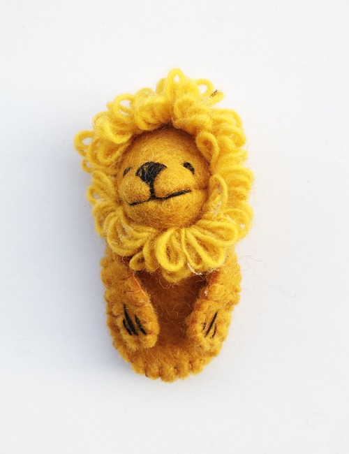 finger doll - lion